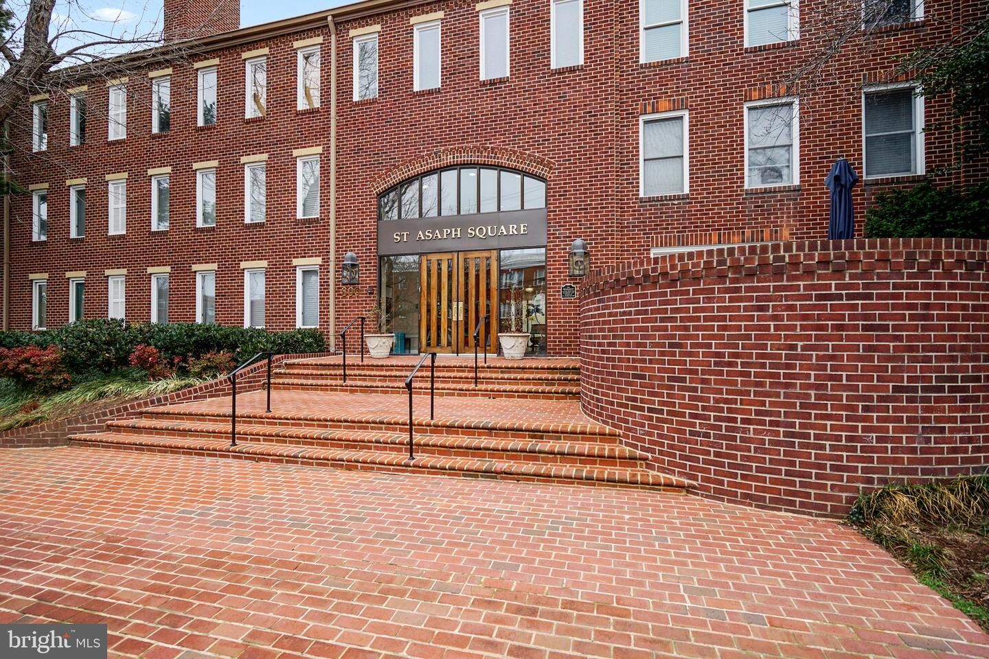 Property Photo: 800 S Saint Asaph Street 306 VA 22314