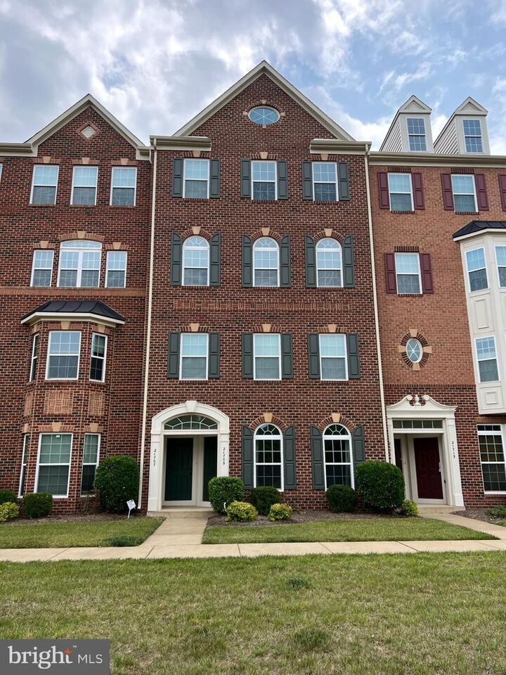 Property Photo:  21707 Charity Terrace  VA 20147 