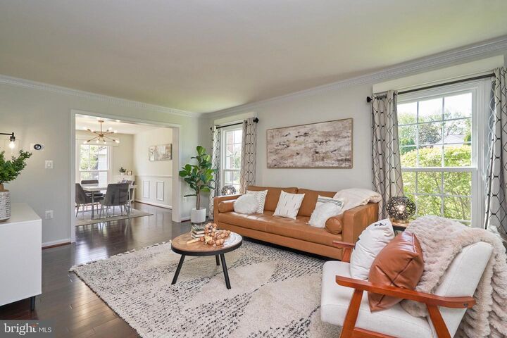 Property Photo:  1303 Garrison Court NE  VA 20176 