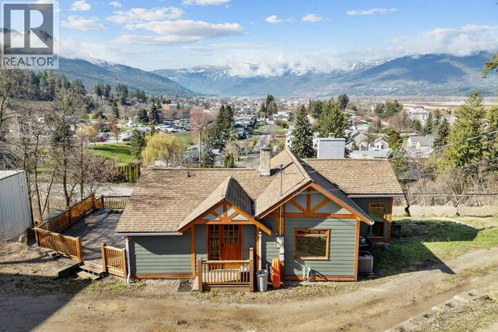 Property Photo:  1321 10 Avenue Northeast  BC V1E 2V6 