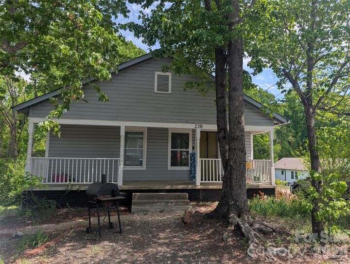 Property Photo:  220 Basin Avenue  NC 28083 