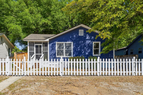 Property Photo: 2217 Cambridge Avenue SC 29405