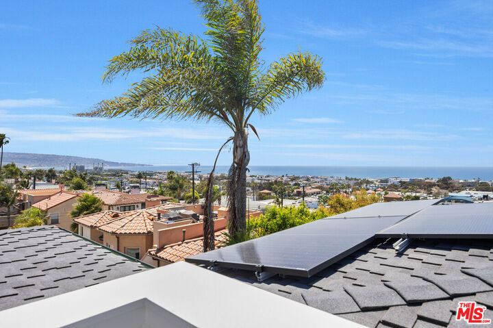 Property Photo:  926 17th St  CA 90254 