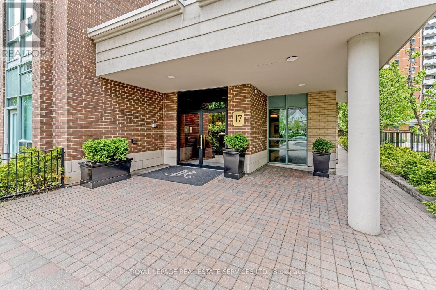Property Photo:  17 Michael Power Place 311  ON M9A 5G5 
