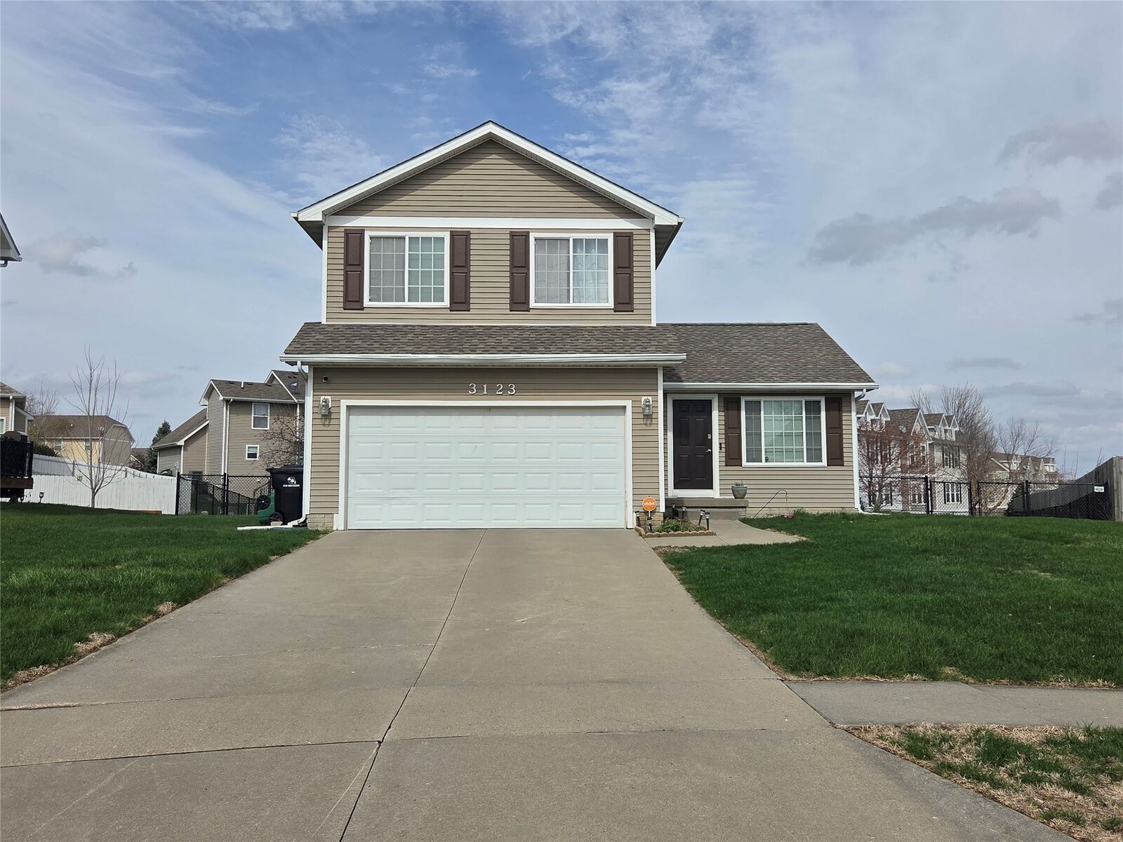 Property Photo:  3123 SW Chestnut Court  IA 50023 