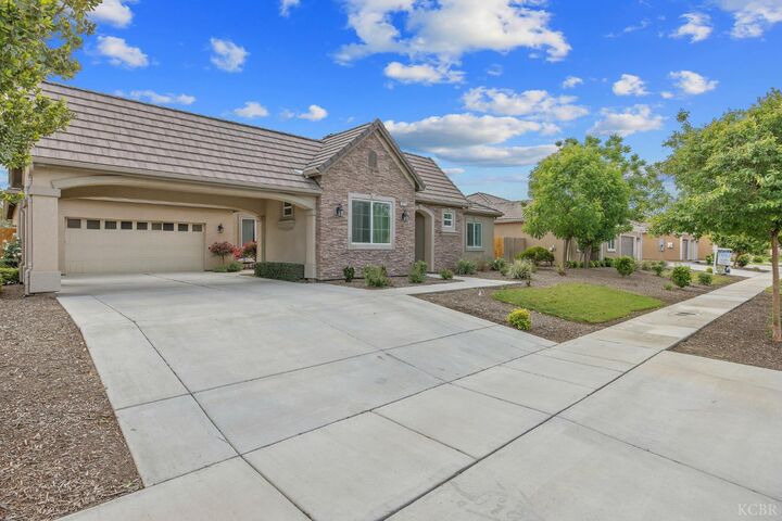 Property Photo:  2223 Madeline Drive  CA 93230 