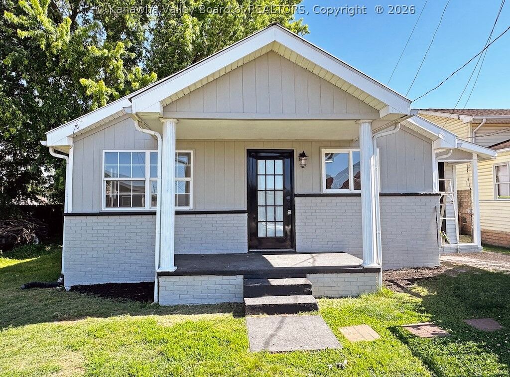 Property Photo:  1013 10th Street  WV 25143 