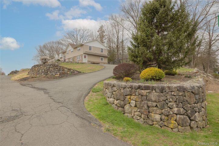 Property Photo:  2 Emily Lane  NY 10980 