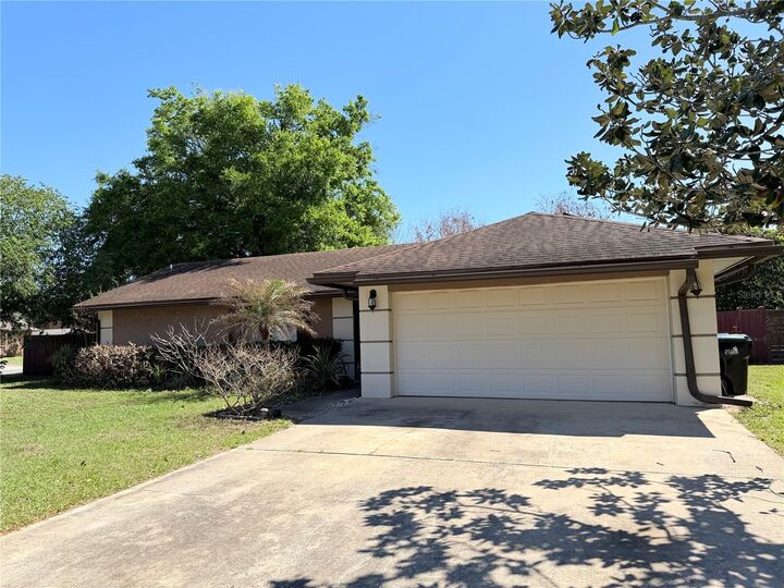 Property Photo: 143 Cranfield Court FL 32835