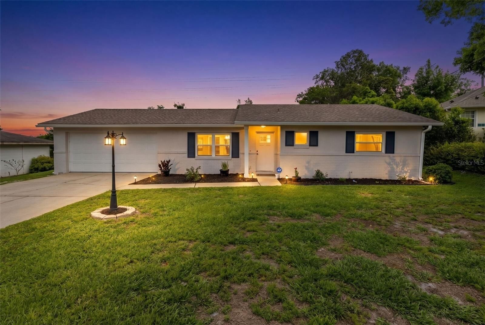 Property Photo:  680 N Apache Circle  FL 32725 