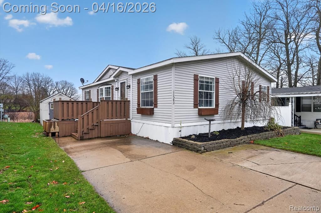 Property Photo:  11542 Clearwater Dr  MI 48430 
