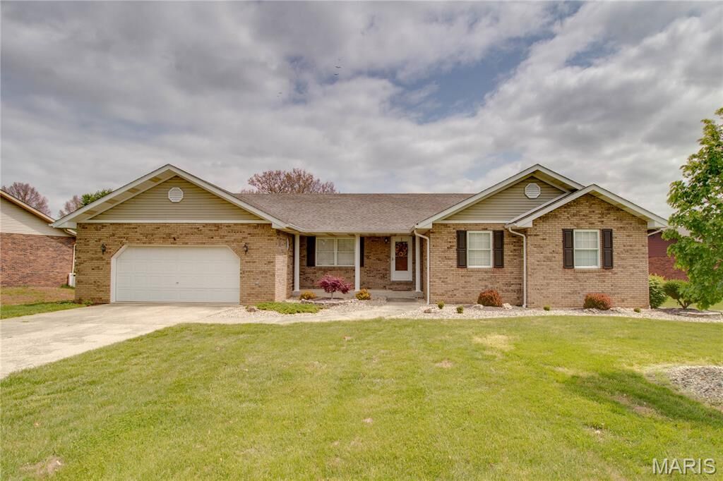 Property Photo: 1409 Elmwood Drive IL 62002