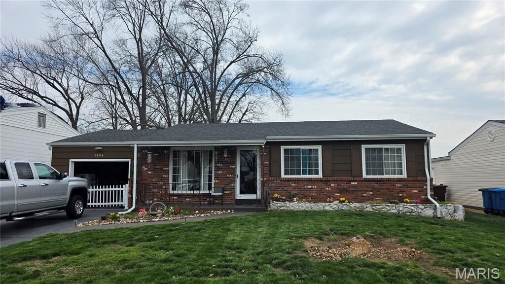 Property Photo:  2844 Sugar Tree Lane  MO 63043 