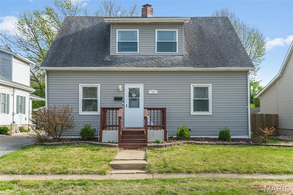 Property Photo: 726 Maple Street IL 62234