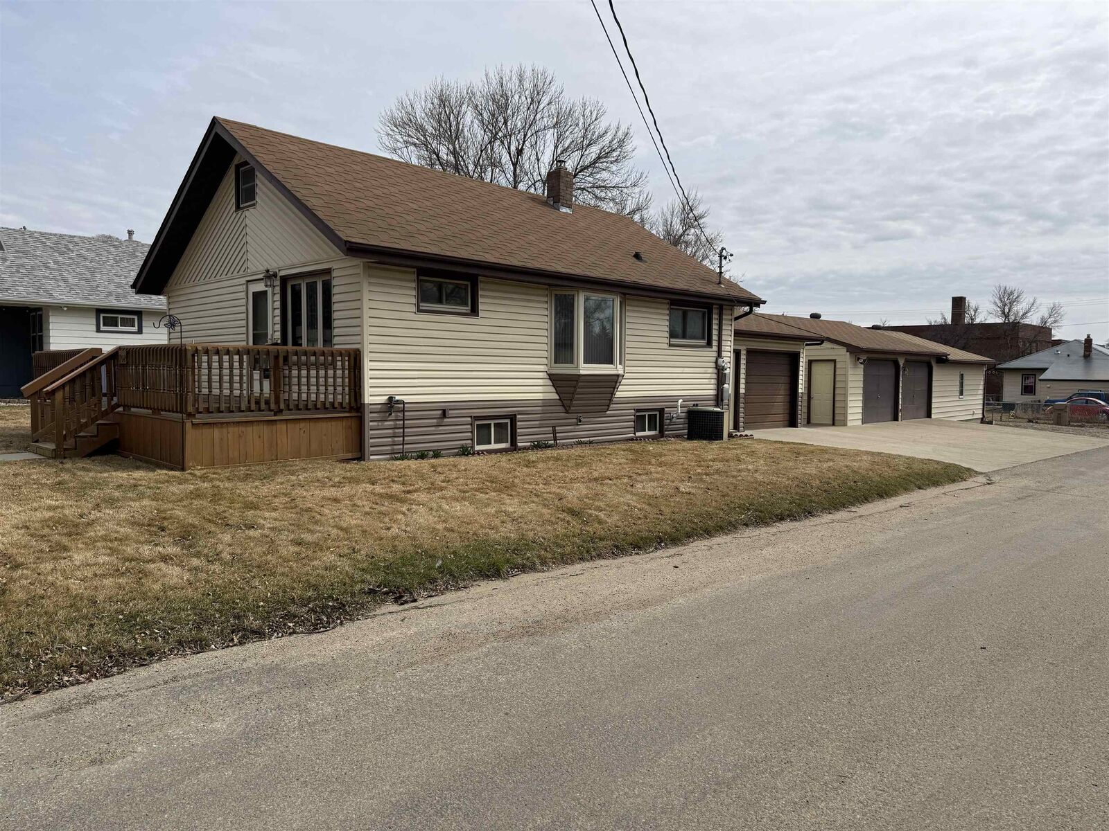 Property Photo:  702 9th Ave NE  ND 58703 
