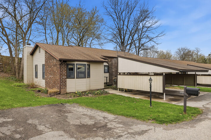 Property Photo:  2675 Chatham Woods Drive SE  MI 49546 