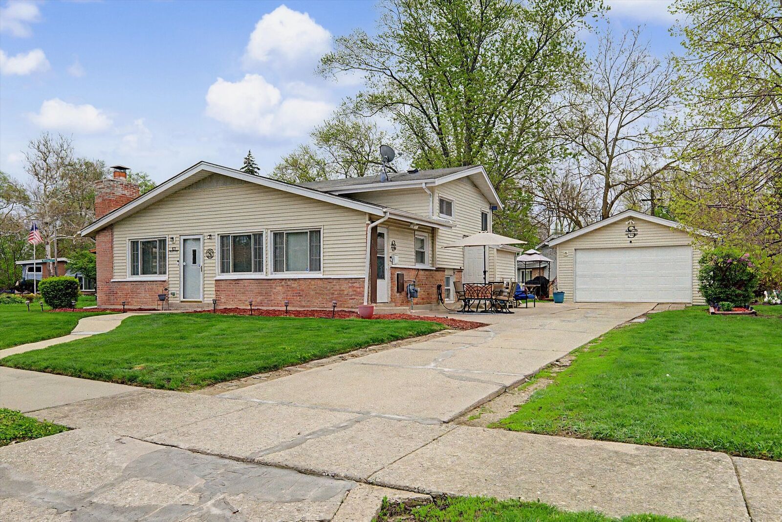 Property Photo:  103 Willow Street  IL 60466 