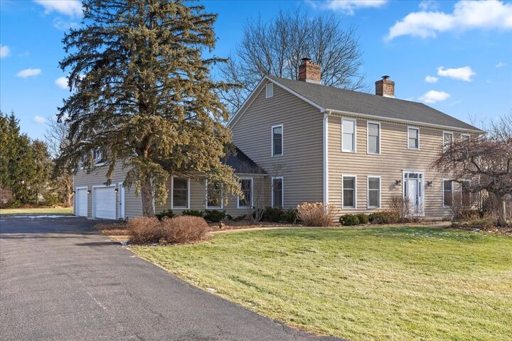 Property Photo: 2321 Steeple Chase Circle W IL 60048