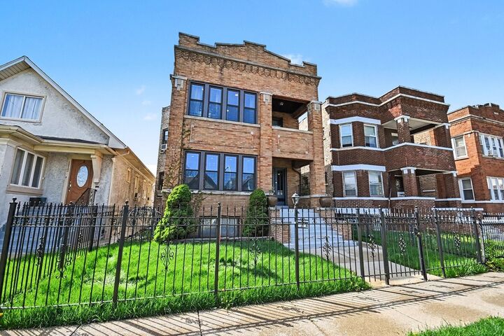Property Photo: 1216 N Mason Avenue IL 60651