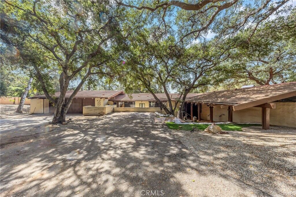 Property Photo:  2300 Villa Heights  CA 91107 