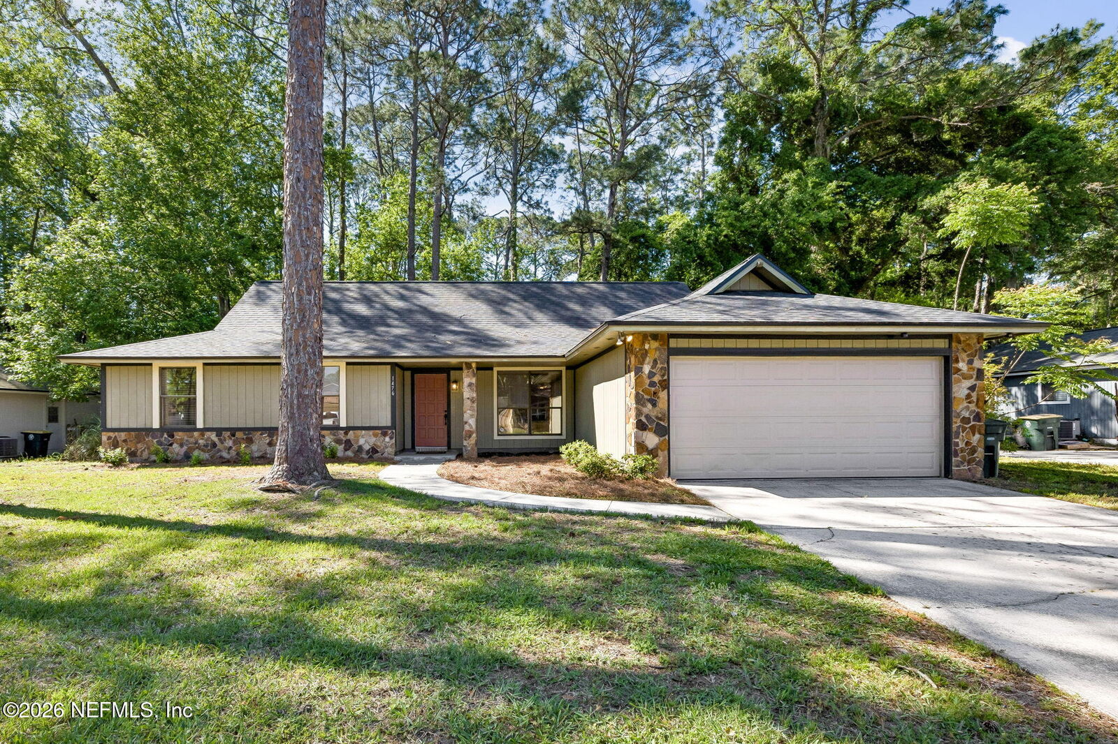 Property Photo: 1476 Rivergate Drive FL 32223