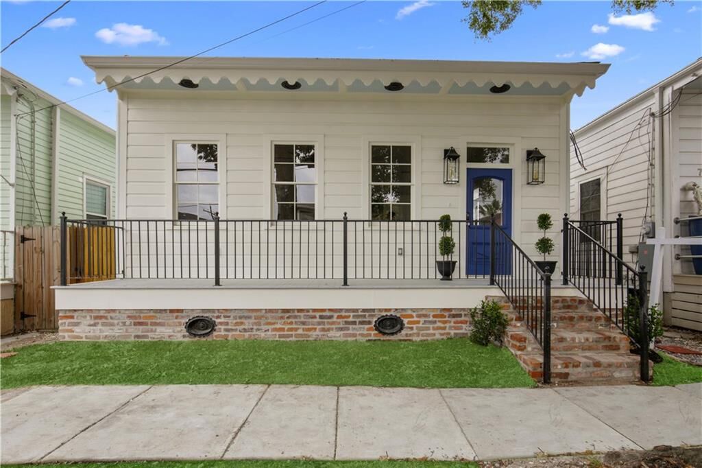 Property Photo:  731 Valence Street  LA 70115 