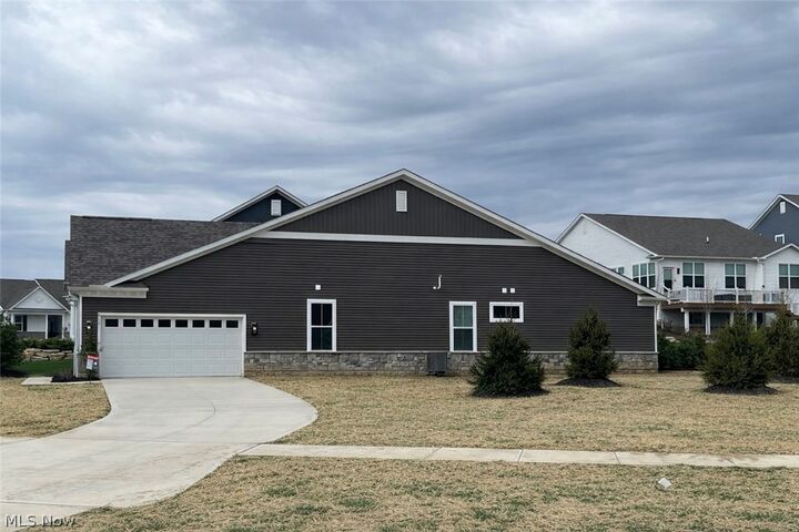 Property Photo:  913 Arthur Trail  OH 44202 