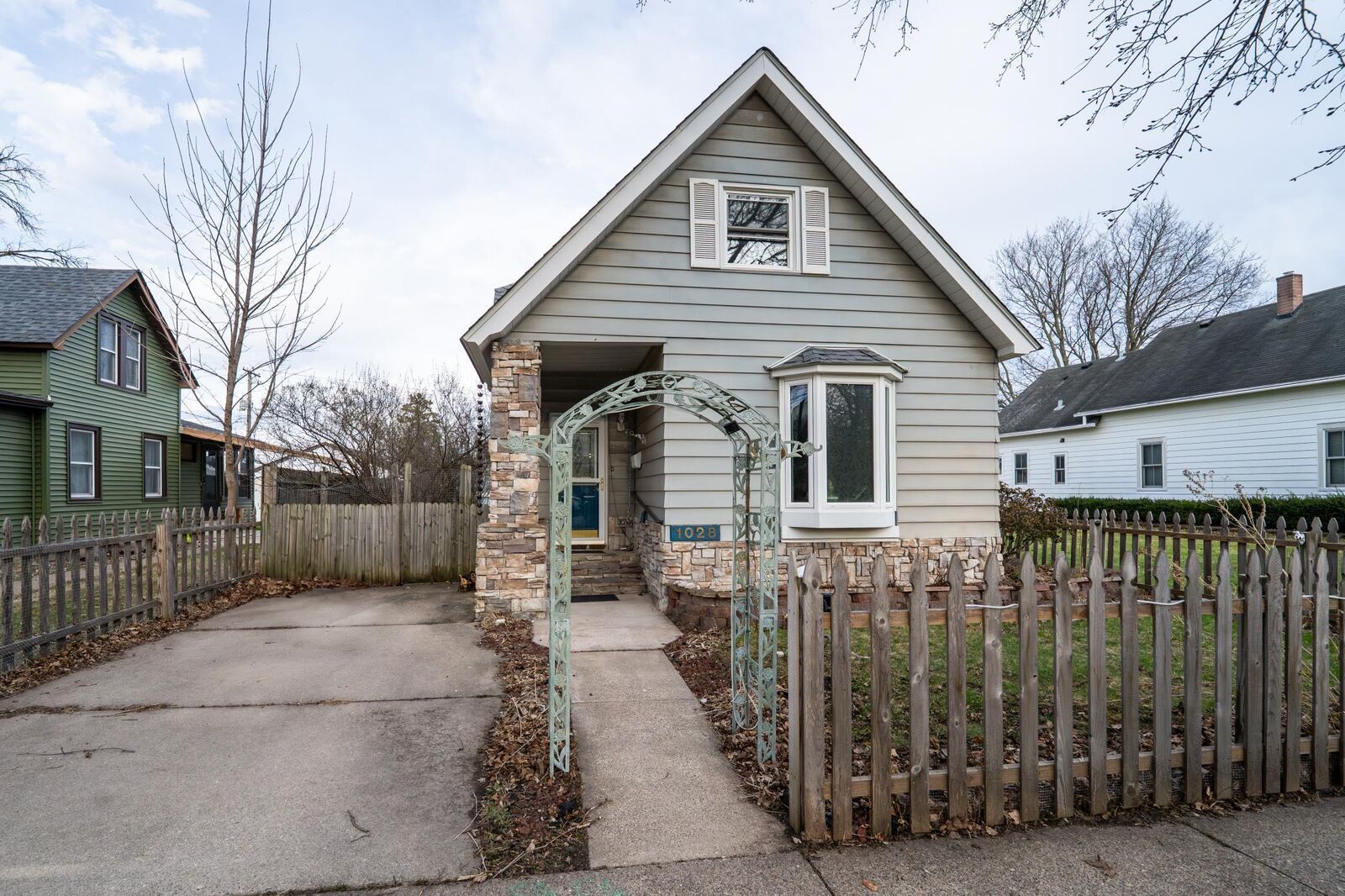Property Photo:  1028 Livingston Avenue  MN 55118 
