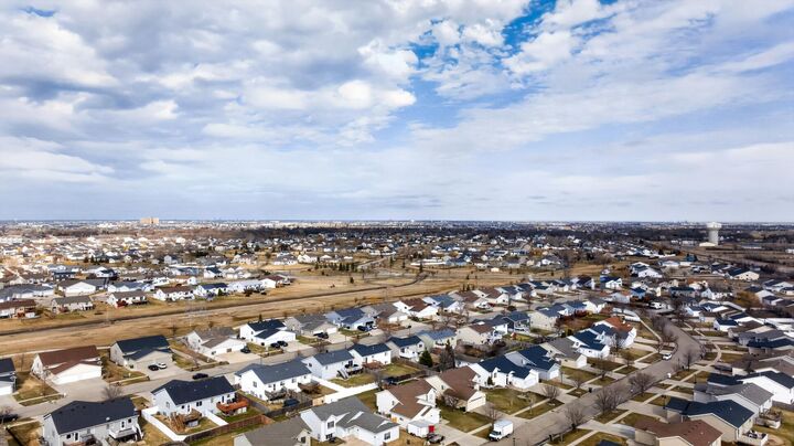 Property Photo:  1166 39 1/2 Avenue W  ND 58078 