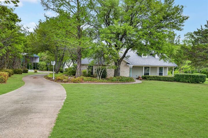 Property Photo:  320 Cedar Hill Circle  TX 75407 