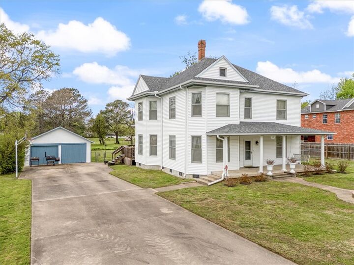 Property Photo:  830 S Washington Street  AR 72761 