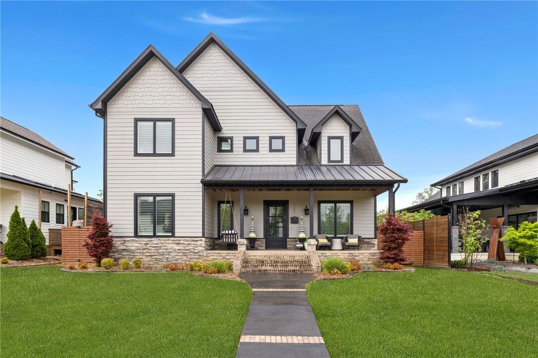 Property Photo:  722 NE 2nd Street  AR 72712 