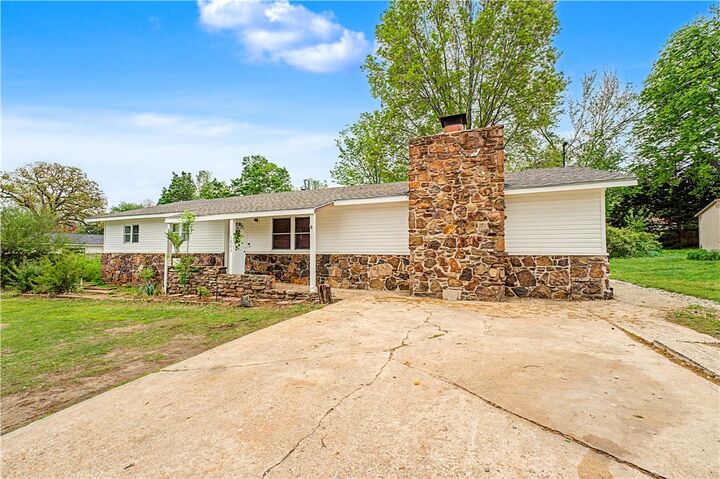 Property Photo: 1003 SW 2nd Street AR 72712