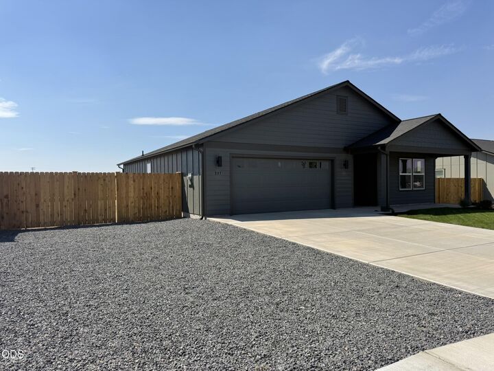 Property Photo:  237 SE Peppermint Loop 4  OR 97734 