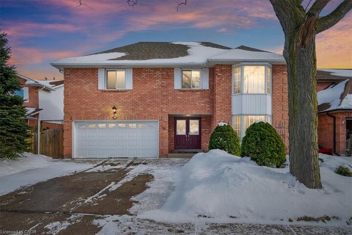 Property Photo:  54 Goldcrest Drive  ON L8G 4T6 
