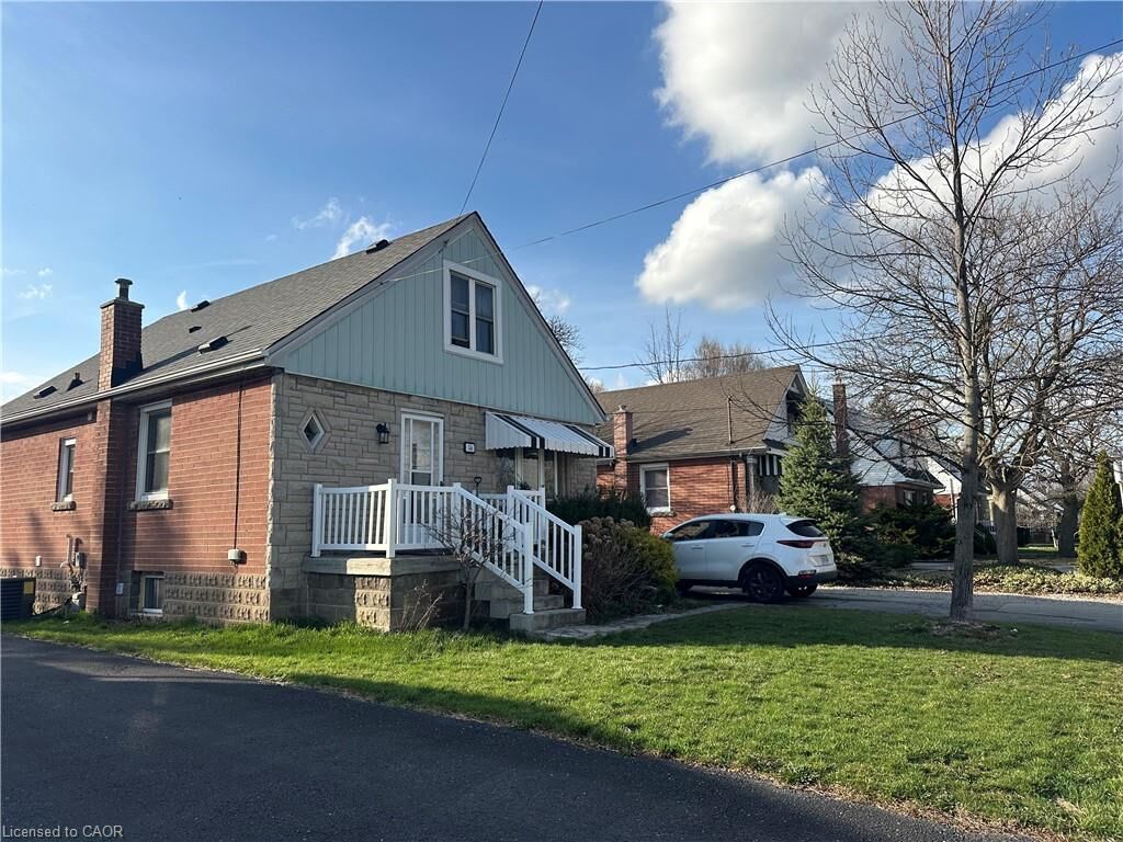 Property Photo:  54 West 1st Street  ON L9C 3C1 