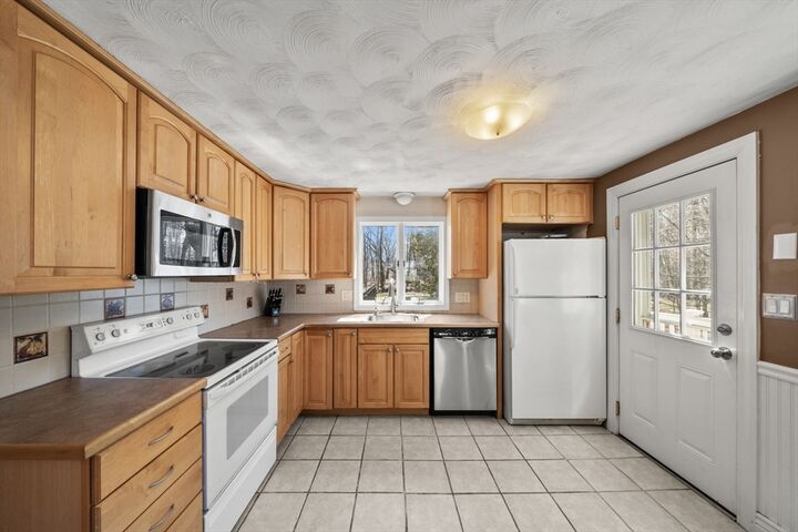 Property Photo: 10 Hearthstone Dr MA 01803