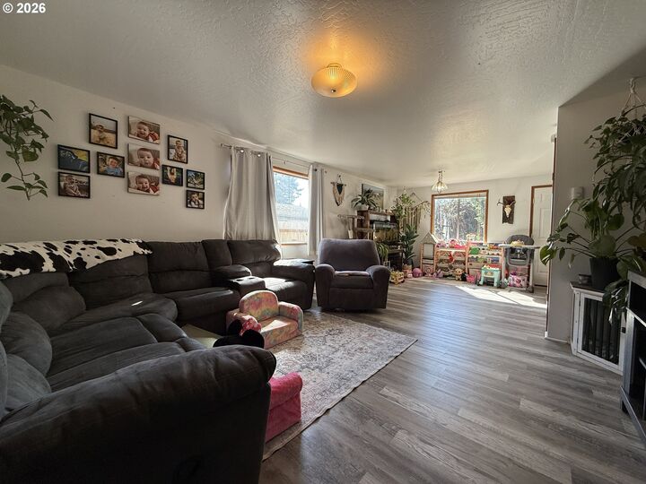 Property Photo:  735 2nd St  OR 97415 