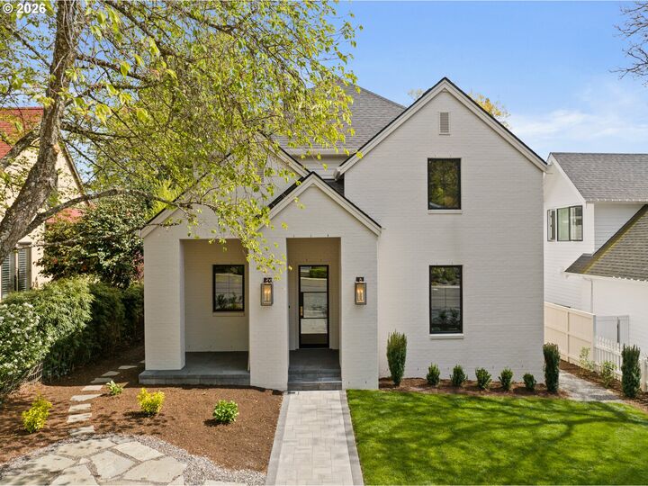 Property Photo:  555 6th St  OR 97034 