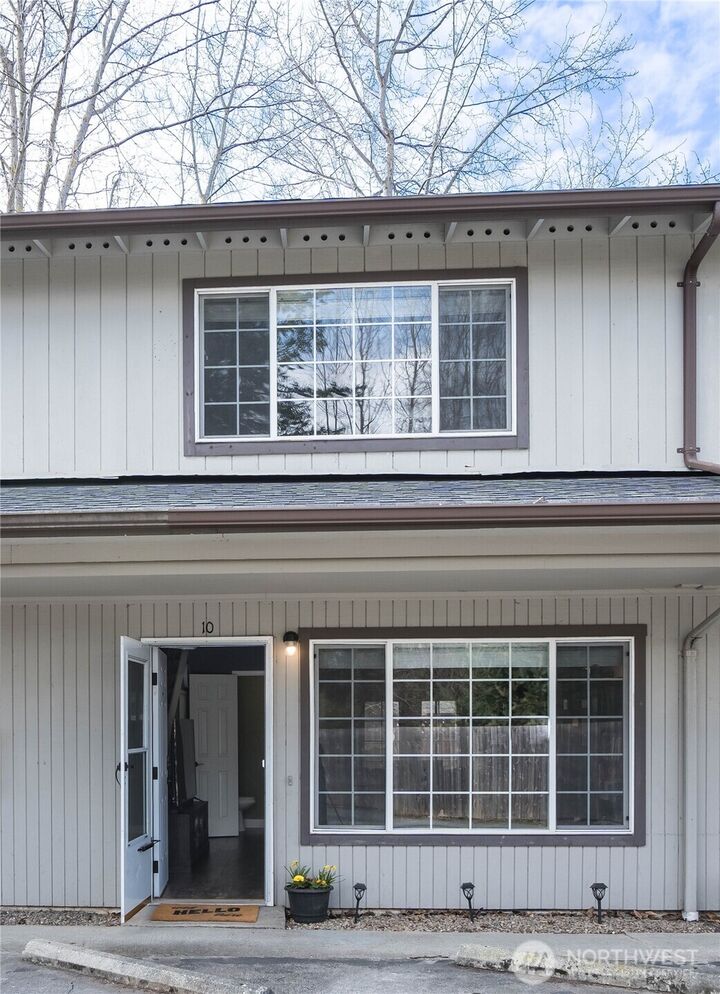 Property Photo:  3311  Redwood Avenue 10  WA 98225 
