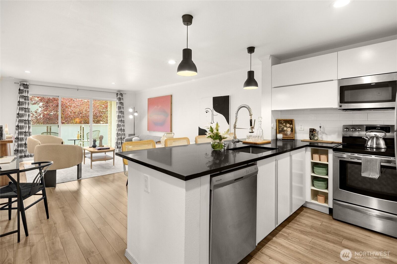 Property Photo:  2250 NW 58th Street 302  WA 98107 