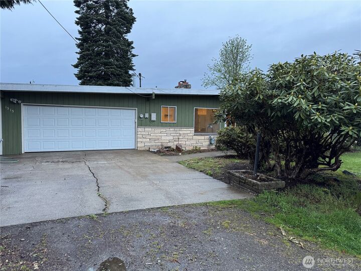 Property Photo:  1515  13th Avenue NW  WA 98371 