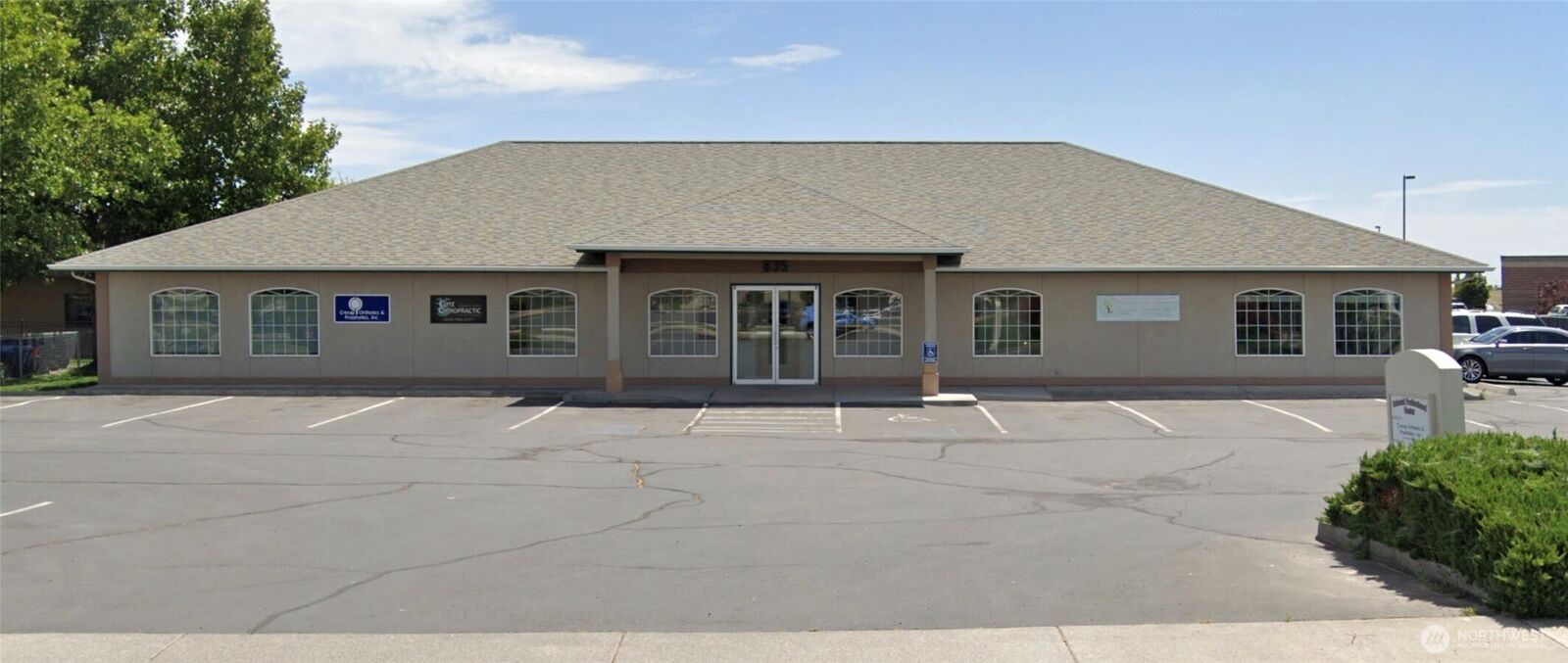 Property Photo:  835 E Colonial Avenue 103  WA 98837 