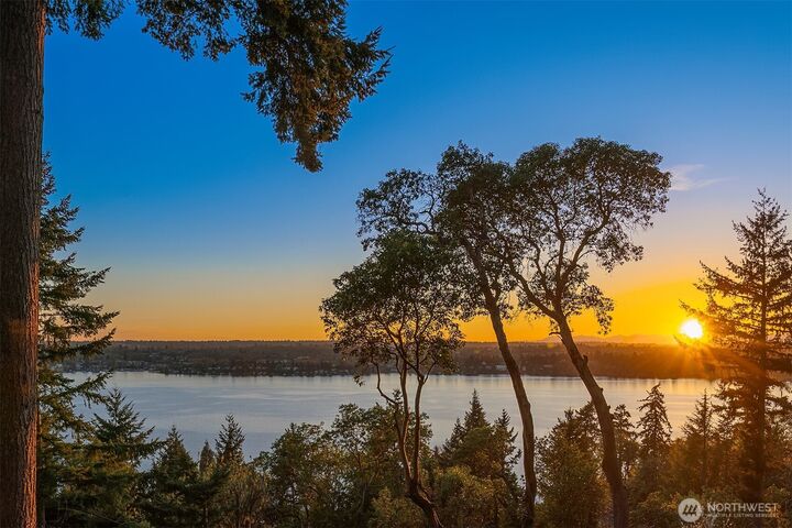 Property Photo:  7515 SE 76th Street  WA 98040 