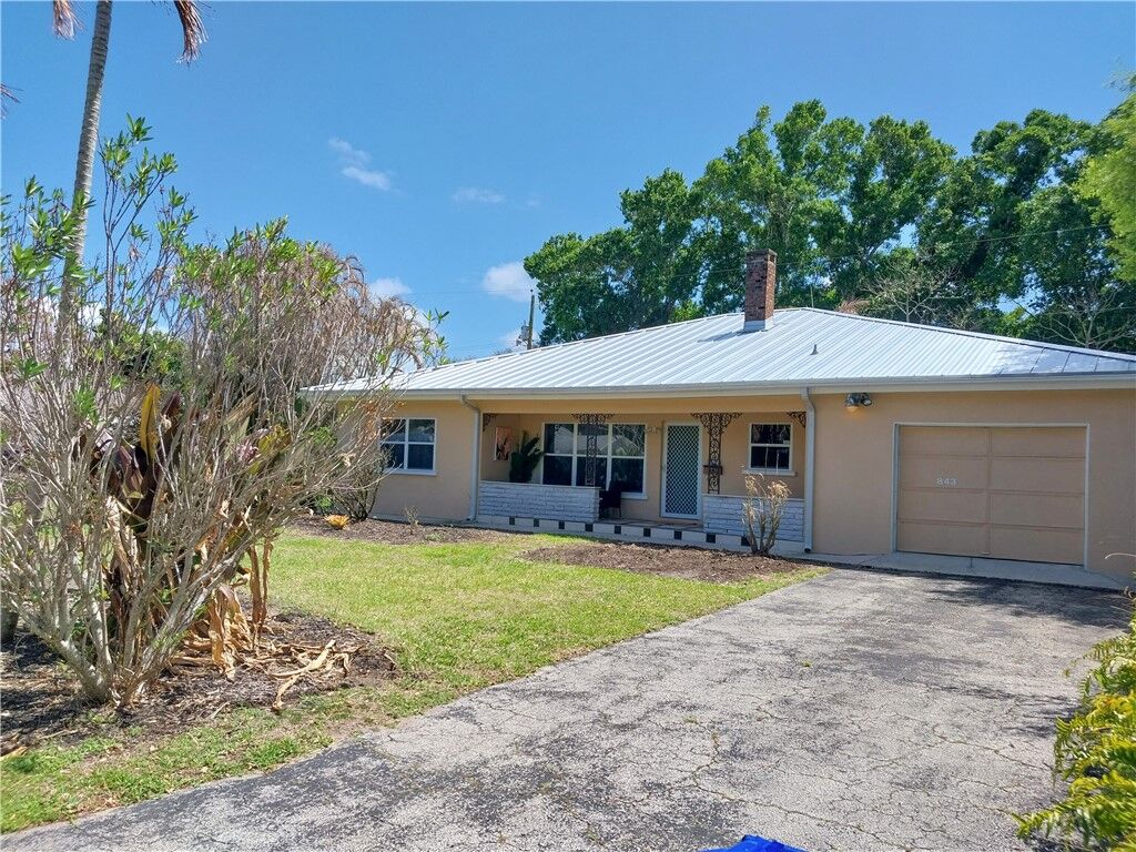 Property Photo:  843 22nd Place  FL 32960 