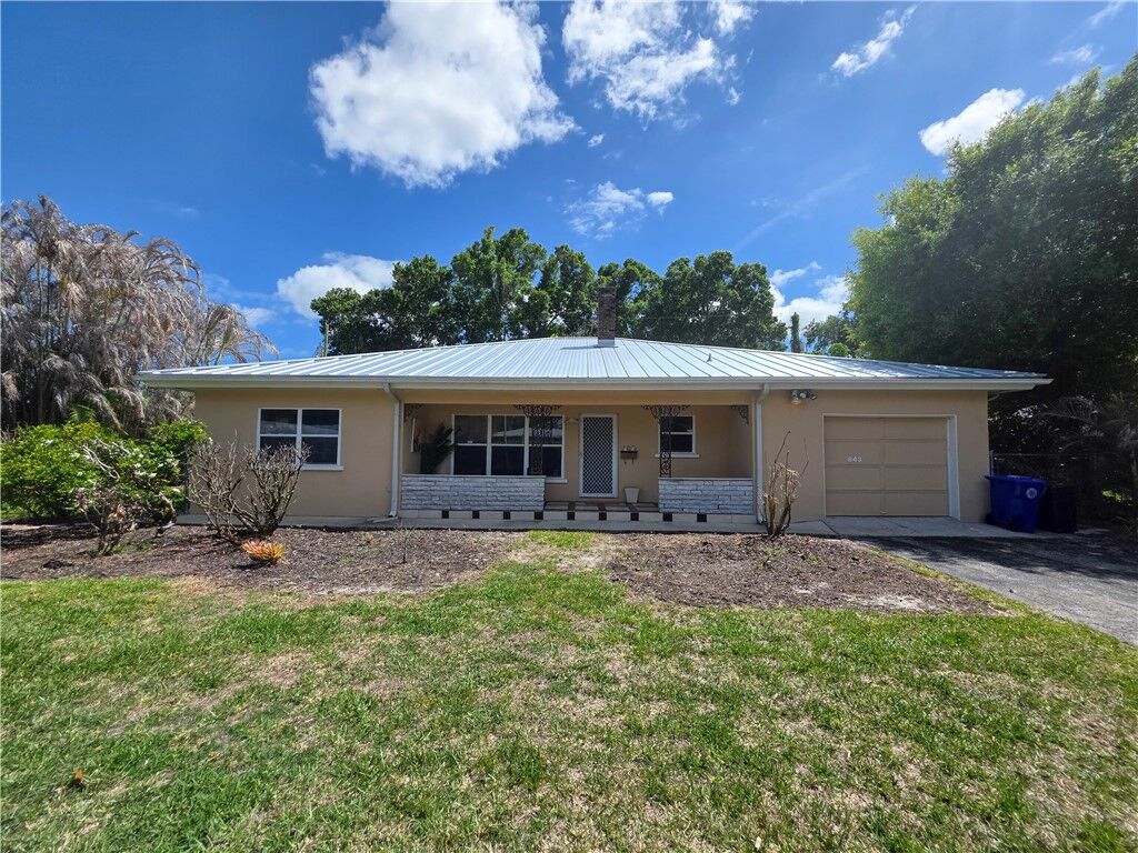 Property Photo:  843 22nd Place  FL 32960 