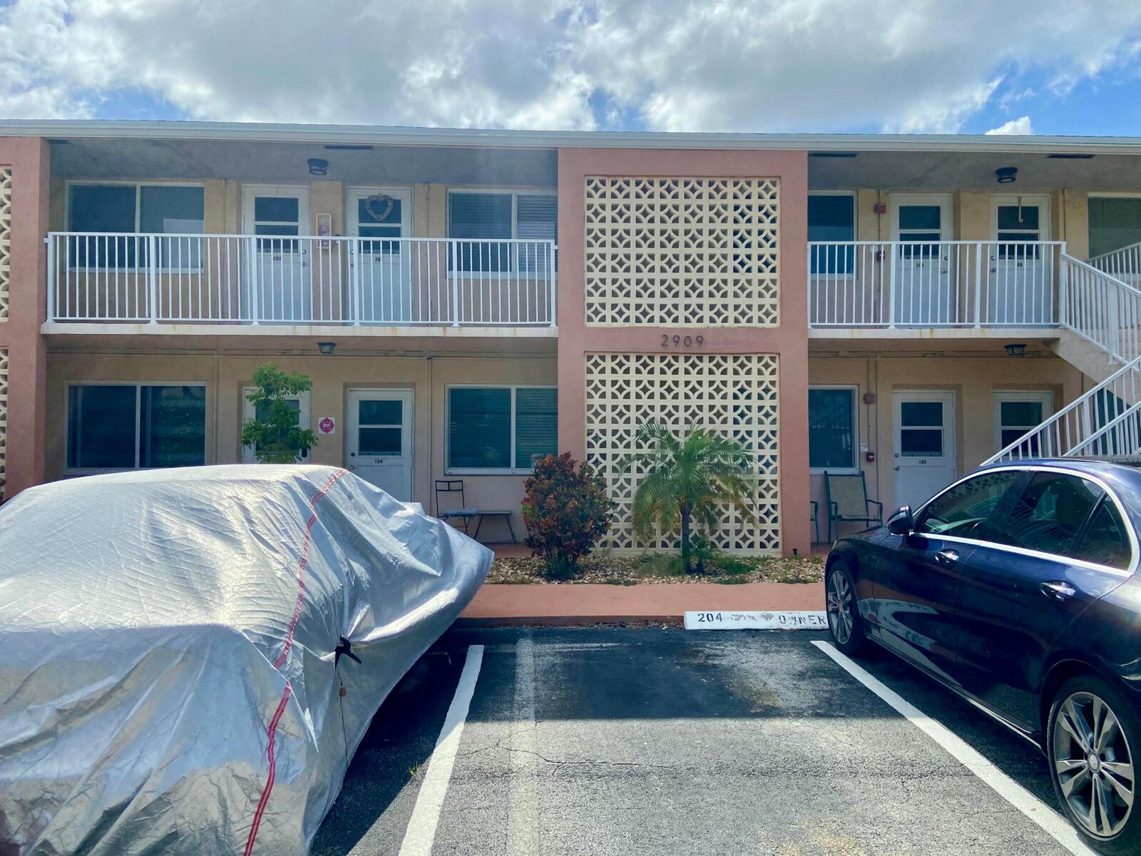 Property Photo: 2909 Middle River Drive 105 FL 33306