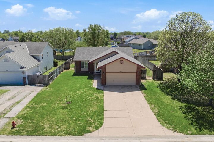 Property Photo: 941 E Forest Ct KS 67060