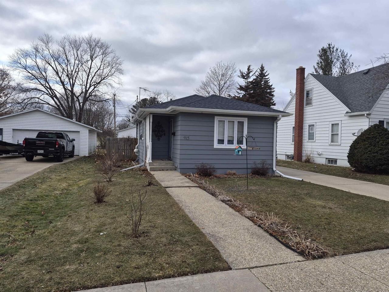 Property Photo:  915 Eisenhower Avenue  WI 53545 