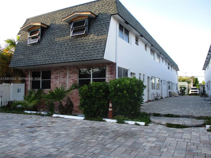 Property Photo:  1949 Taylor St 9  FL 33020 